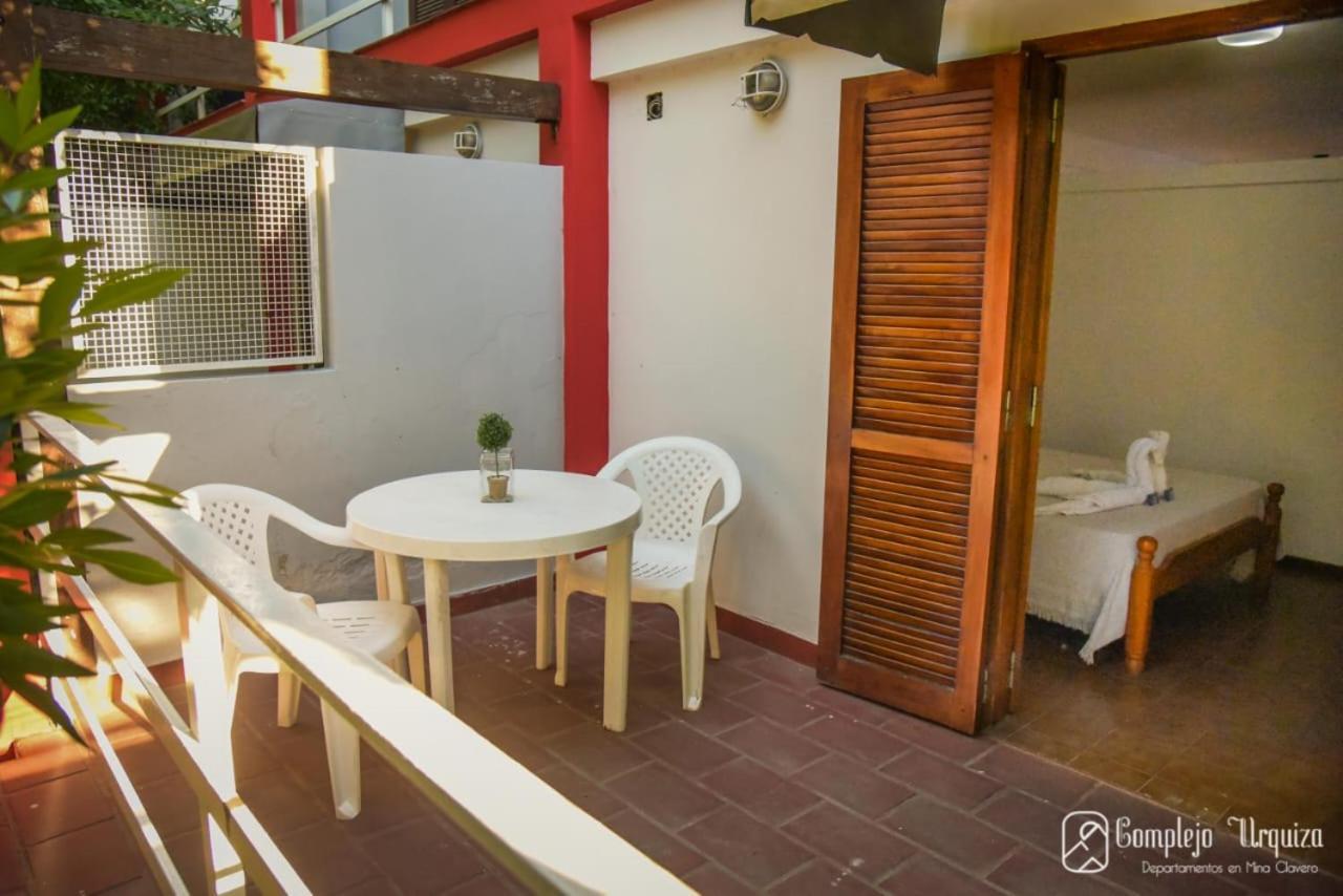 Апартаменты Complejo Urquiza Departamentos Мина-Клаверо Экстерьер фото