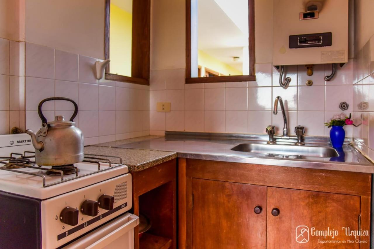 Апартаменты Complejo Urquiza Departamentos Мина-Клаверо Экстерьер фото