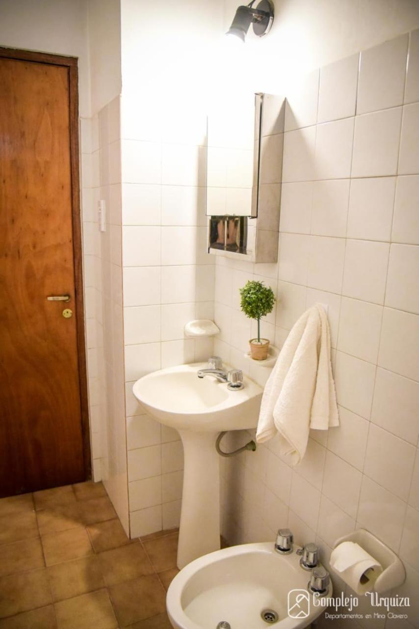 Апартаменты Complejo Urquiza Departamentos Мина-Клаверо Экстерьер фото