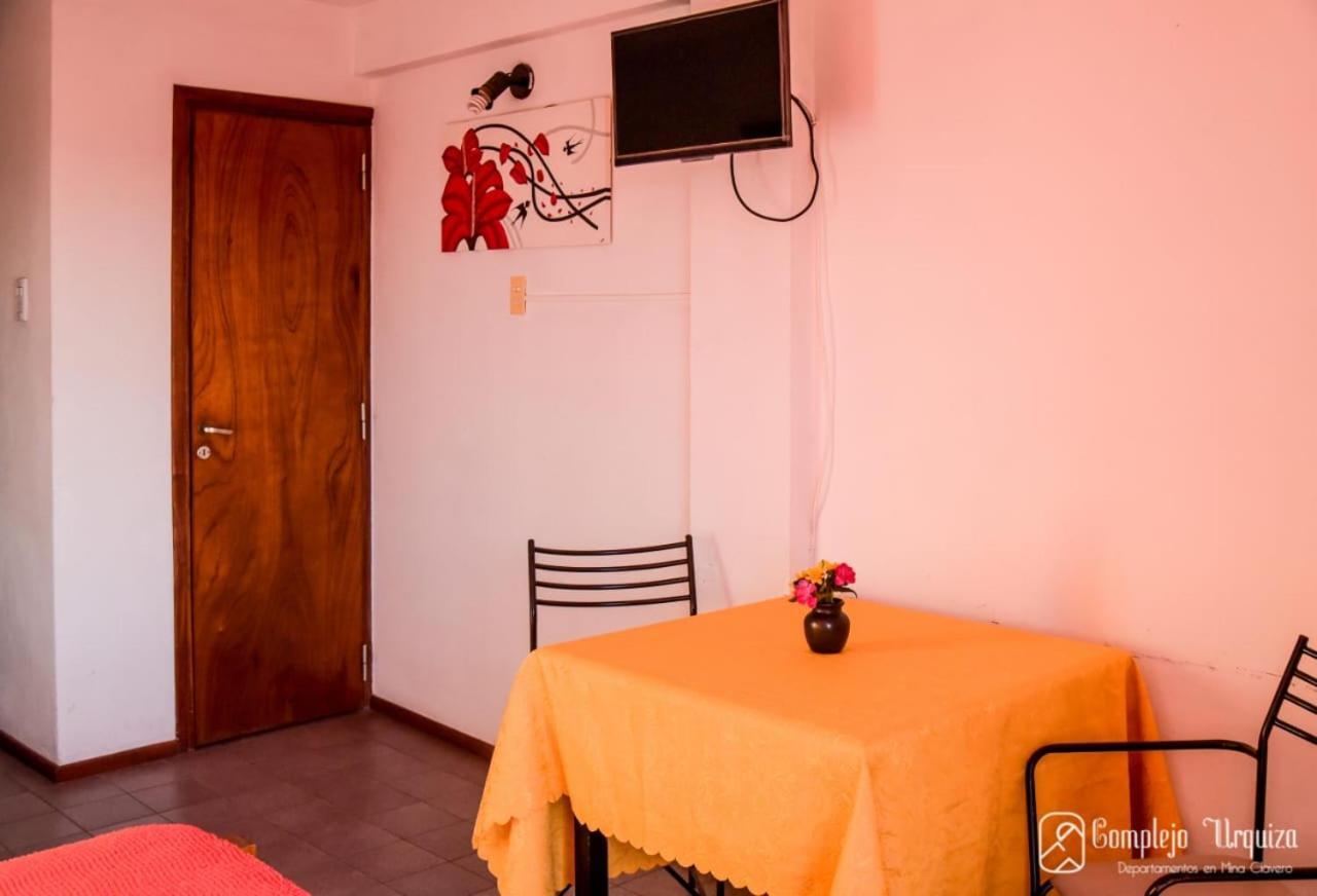 Апартаменты Complejo Urquiza Departamentos Мина-Клаверо Экстерьер фото