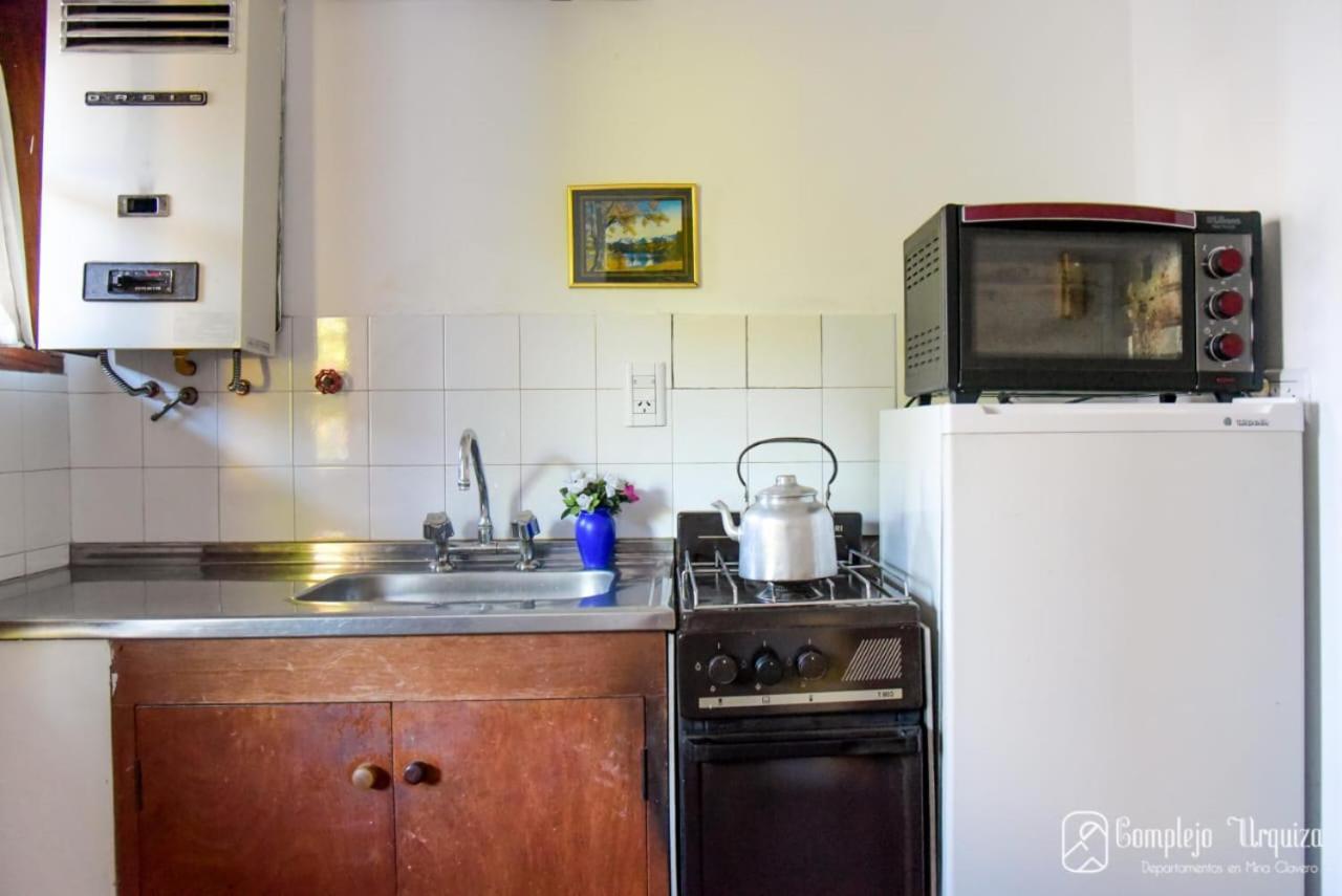 Апартаменты Complejo Urquiza Departamentos Мина-Клаверо Экстерьер фото