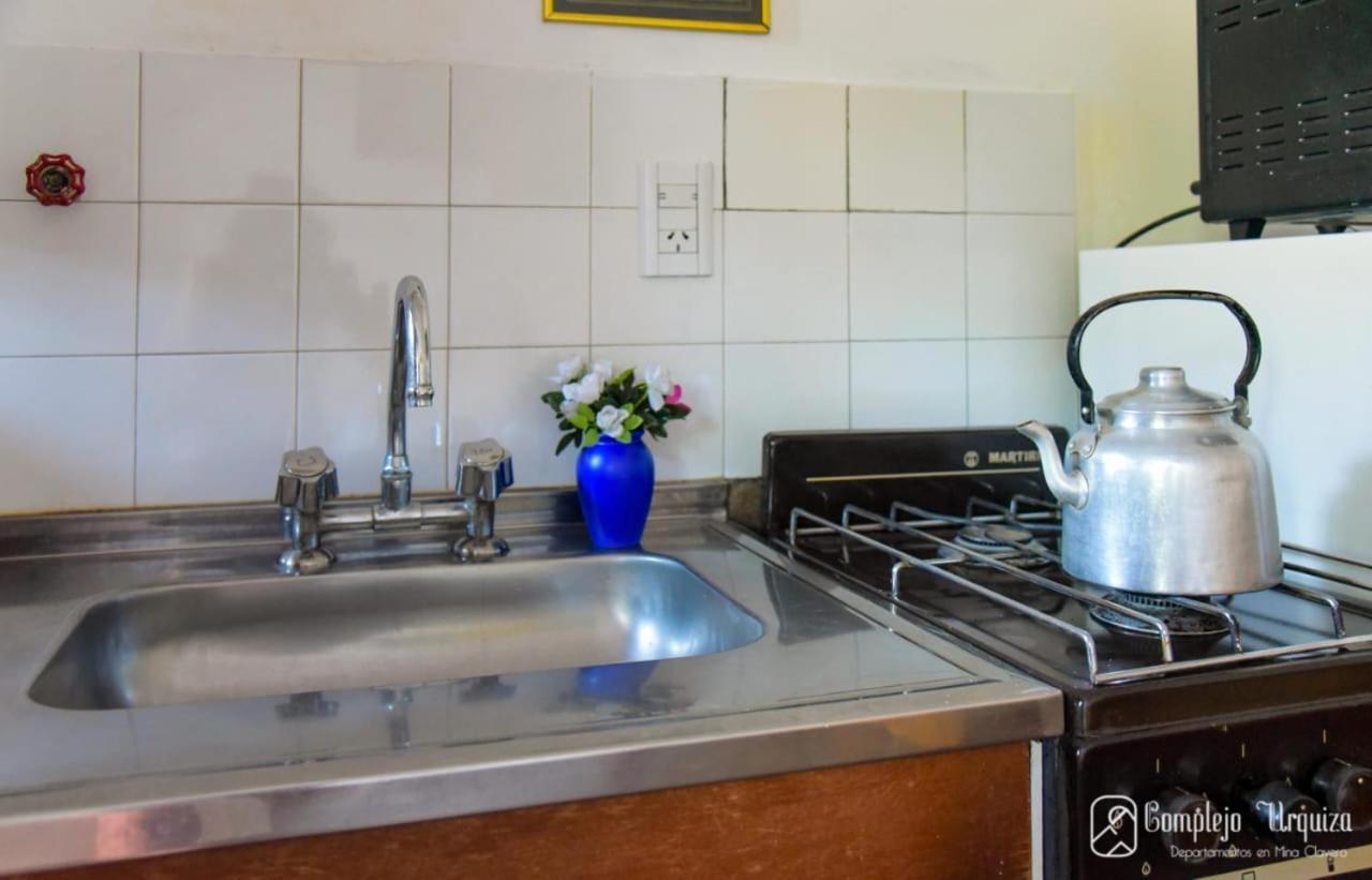 Апартаменты Complejo Urquiza Departamentos Мина-Клаверо Экстерьер фото