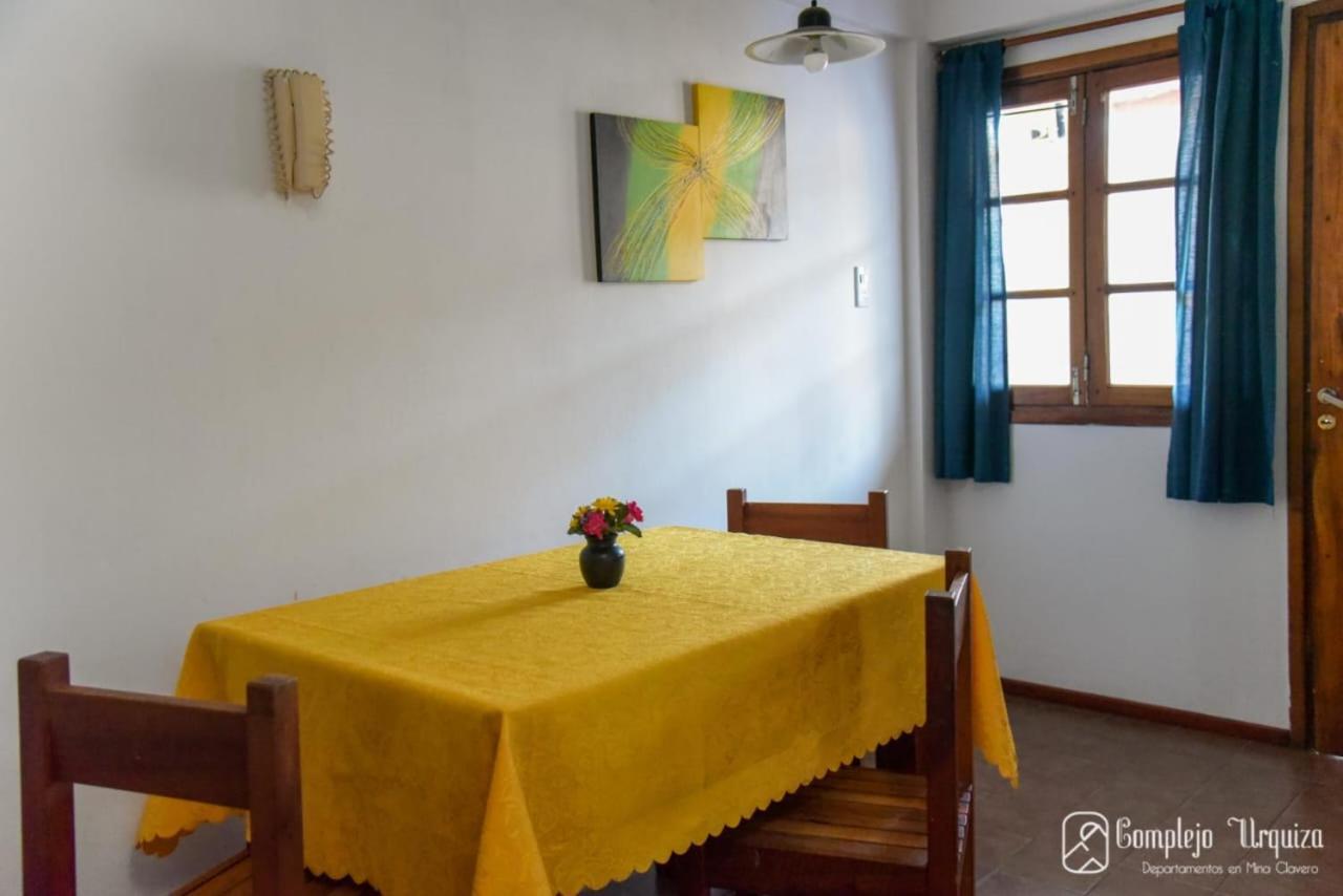 Апартаменты Complejo Urquiza Departamentos Мина-Клаверо Экстерьер фото