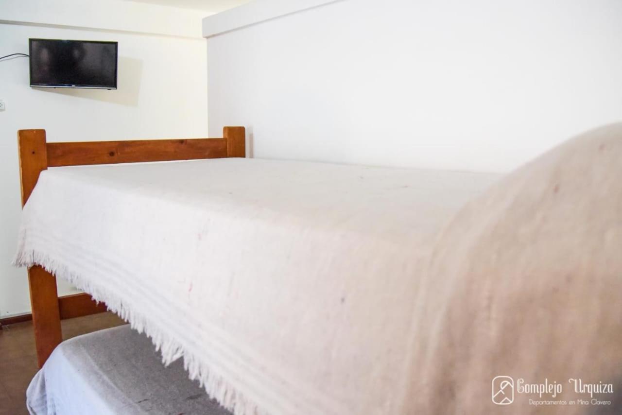Апартаменты Complejo Urquiza Departamentos Мина-Клаверо Экстерьер фото