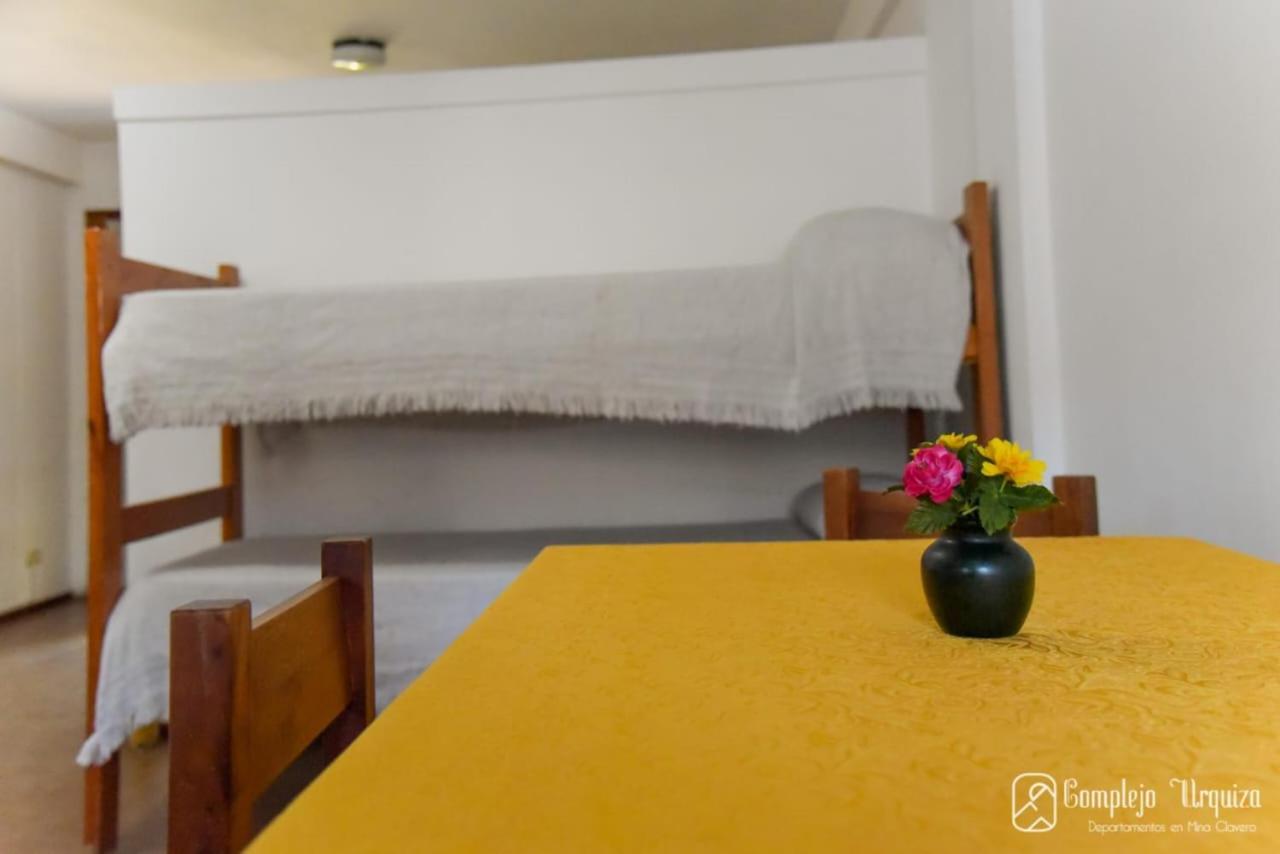 Апартаменты Complejo Urquiza Departamentos Мина-Клаверо Экстерьер фото